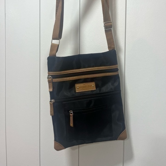 Stone Mountain Black w/ Tan Trim Shoulder Handbag Nylon Crossbody. EUC - Picture 1 of 3